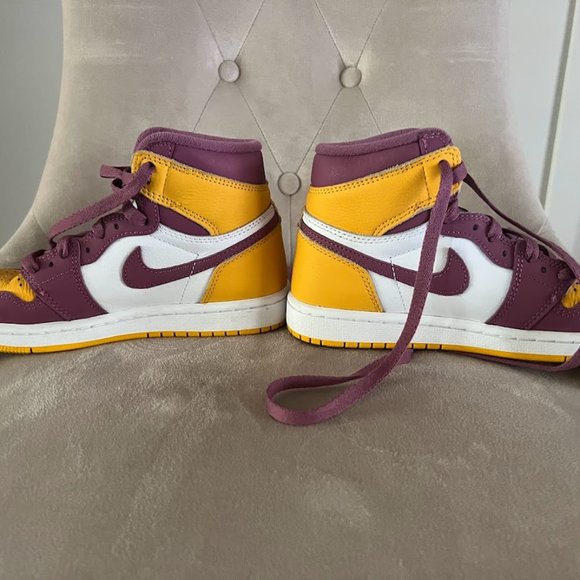 Air Jordan 1 Retro High OG "Brotherhood" - Picture 4 of 10